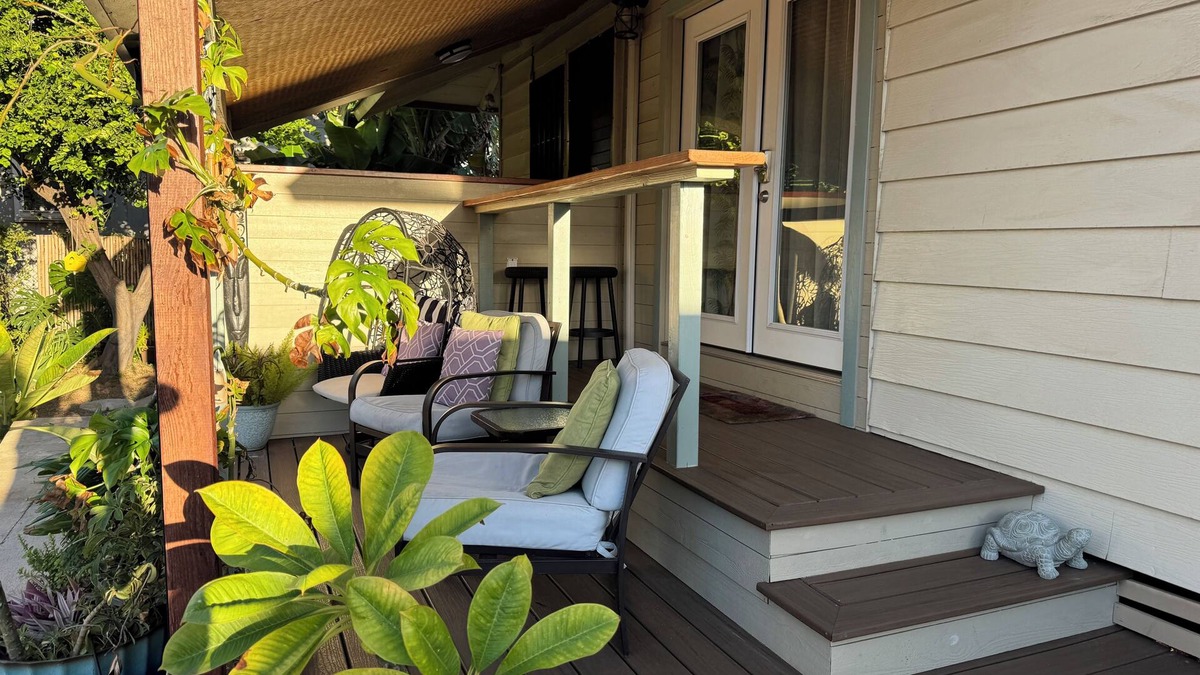 Ewa Beach Cottage | Studio by the ocean. Oceanfront property with WiFi, AC, parking, great location.
