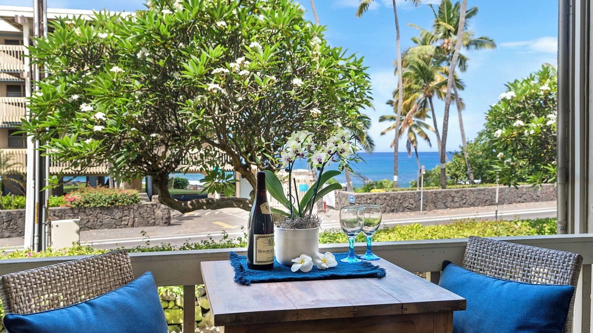 Kailua-Kona Condo | Studio condo #165 at the Kona Bali Kai in Kailua-Kona w/Ocean View
