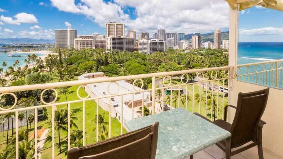 Waikiki Condo | Studio w/Tropical Touches - Waikīkī Shore 1204