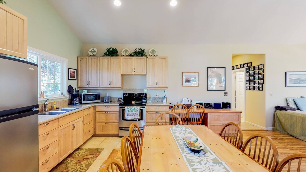 Volcano House | Stunning retreat w/a full kitchen, gas fireplace, furnished lanais, & WiFi