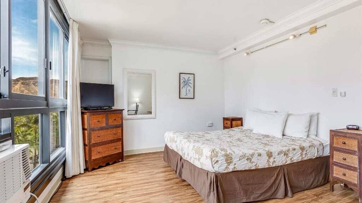 Waikiki Condo | Stylish w/Waikīkī Vibe! WiFi, AC, and Kitchenette – Waikīkī Grand #822