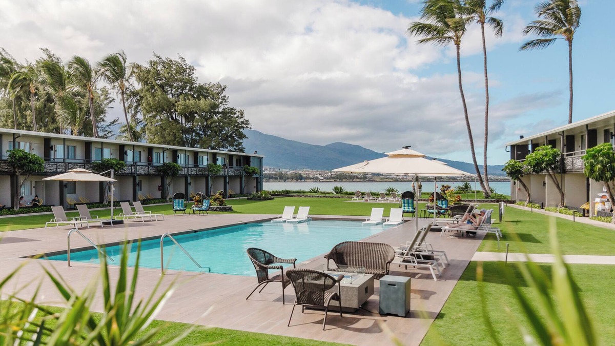 Kahului Hotel | Sun, Sand & Poolside Comfort Near Maui Nui Botanical Gardens