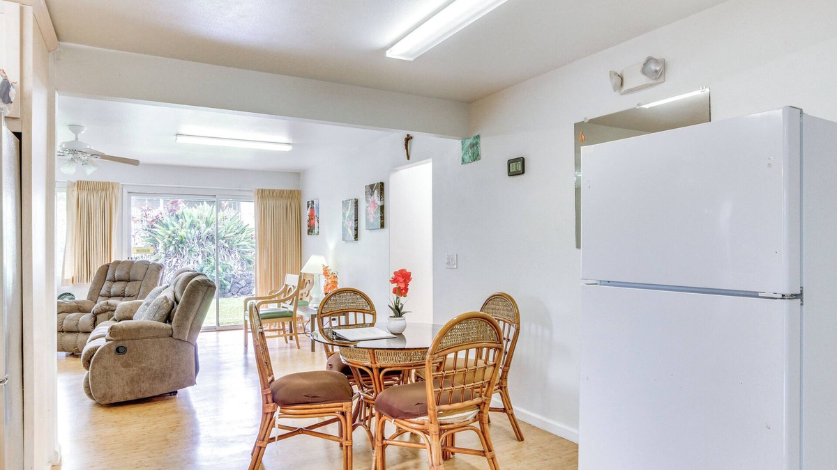 Hilo House | Sunny Hilo Home w/Game Room: Walk to Golf Course!
