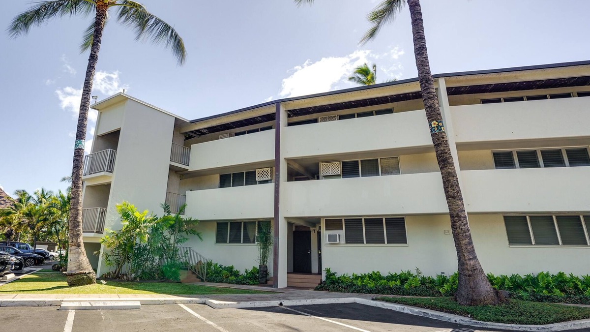 Maili Condo | Sunny Waianae Condo with Ocean View!