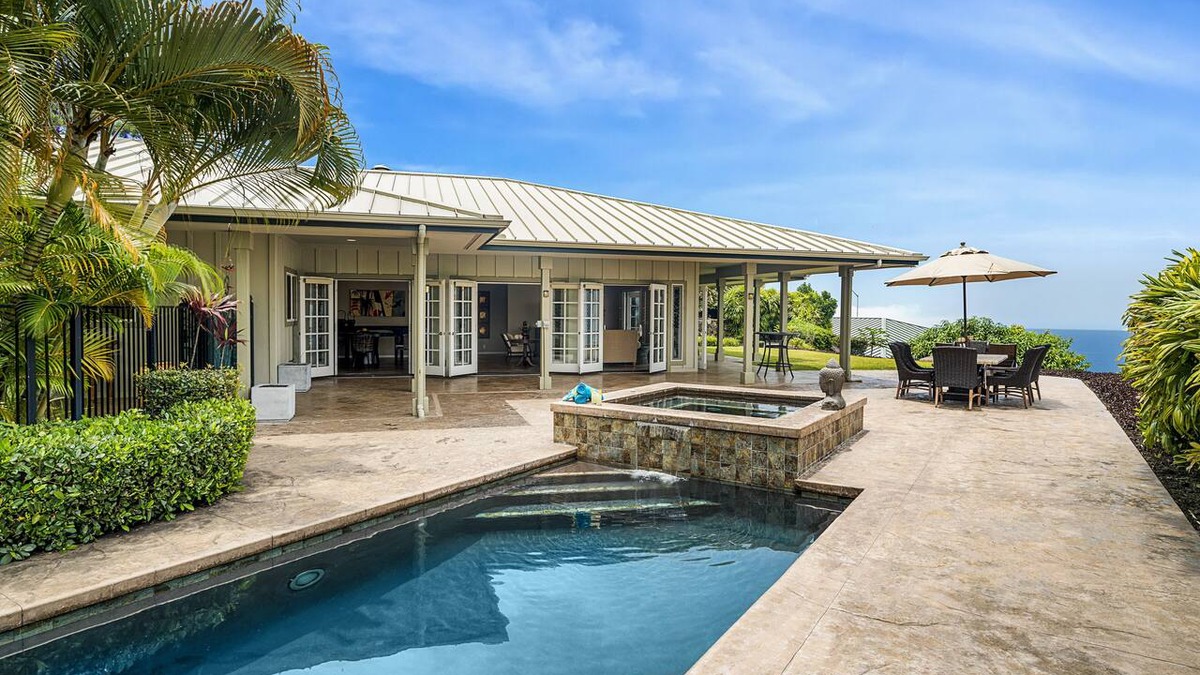 Kailua-Kona House | Sunset Hale: Spectacular Oceanview Home w/Private Pool & Spa, AC & Lanai