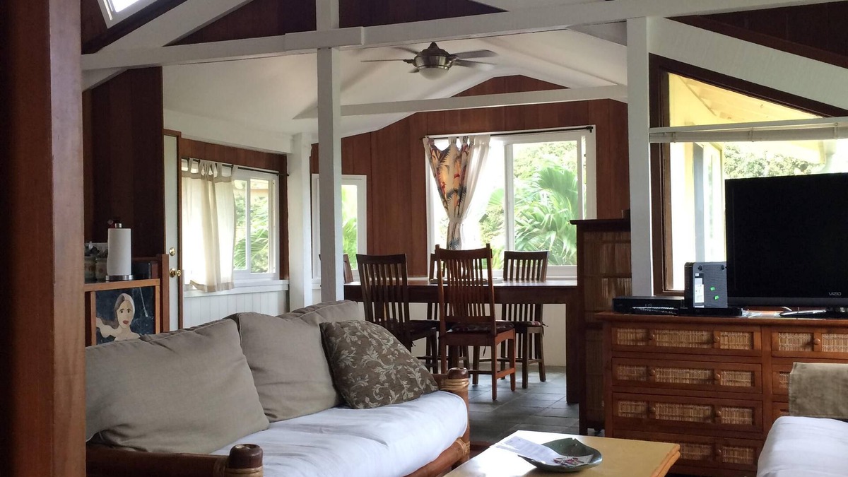 Pupukea House | SUNSETYARDS on Sunset Pt Open April 2026 for 30 days or more/3 guests