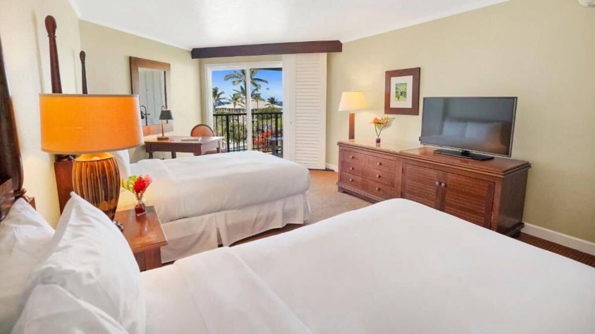 Hanamaulu House | Surf and Snorkel on Nukoli'i Beach Park! 4 Convenient Units, Outdoor Pool