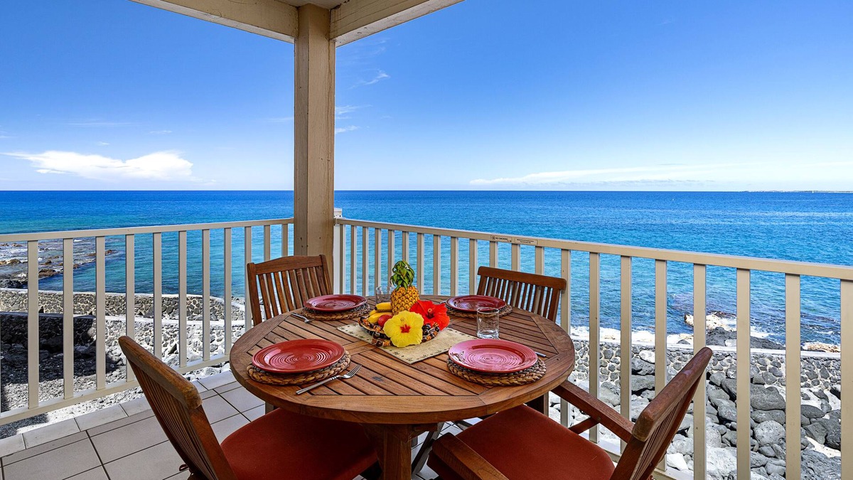 Kailua-Kona Condo | SV4205 2 bedroom, DIRECT OCEANFRONT, Wifi, BREATHTAKING VIEW.