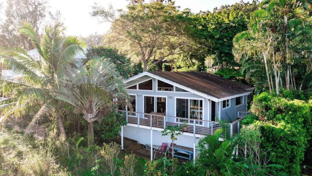 Kukuihaele House | Take In Stunning Ocean Views from a Charming Home with Balcony