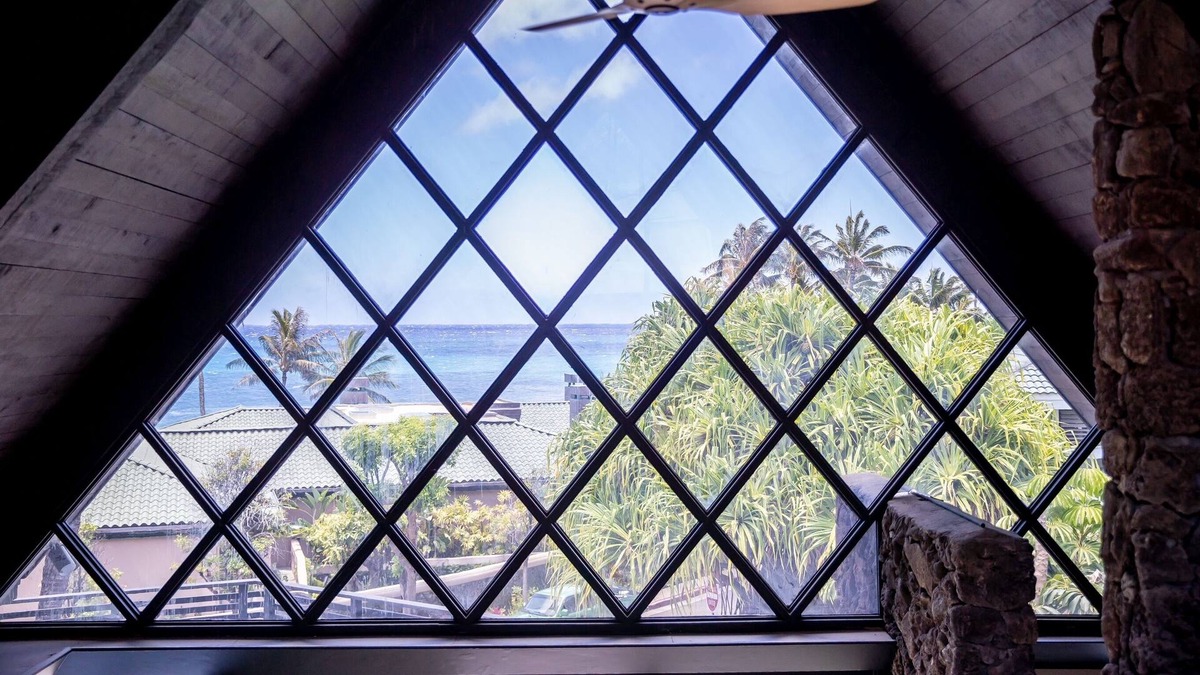 Kahala House | The Diamond House "Like diamonds in the sky."