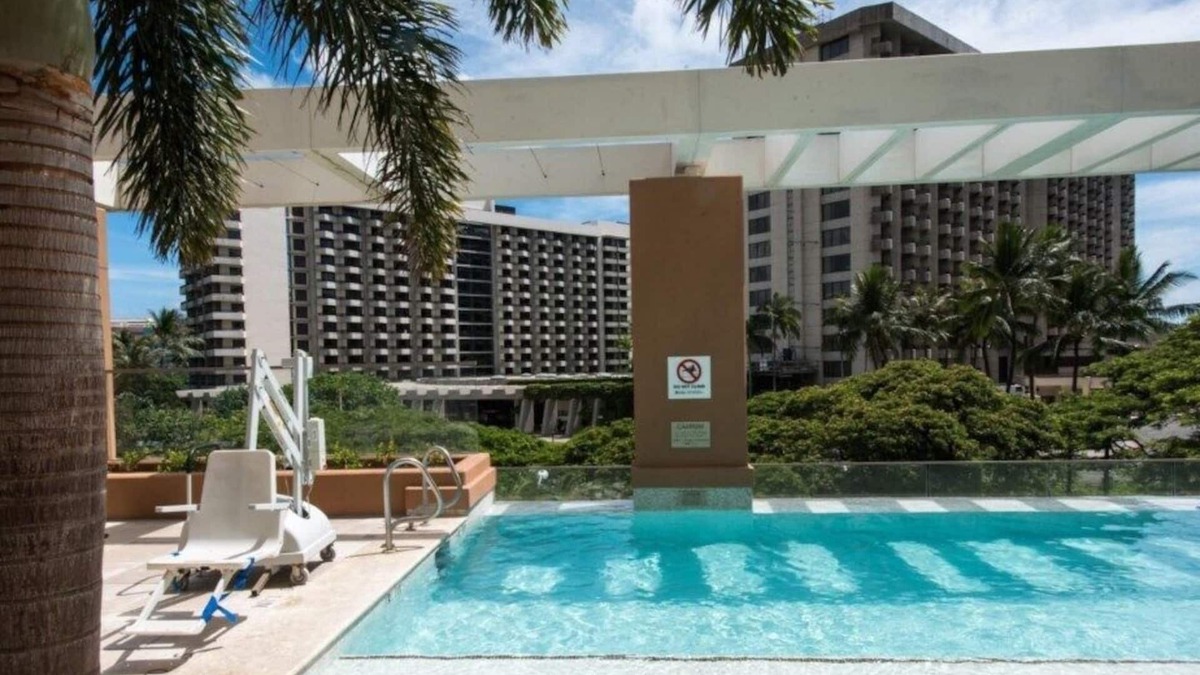 Waikiki Condo | The Grand Islander, a Hilton Grand Vacations Club - 1 Bedroom Premier Luxury - Ocean View - 1BL