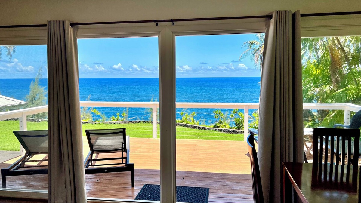 Hakalau House | The Treehouse at Hakalau, Oceanfront coastal comfort
