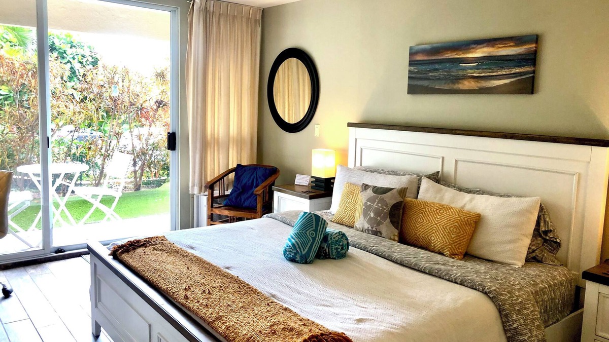 Kihei Condo | This Blue Sky Escapes Studio Beachside condo/Walkout to Hot tub, Pool and BBQs