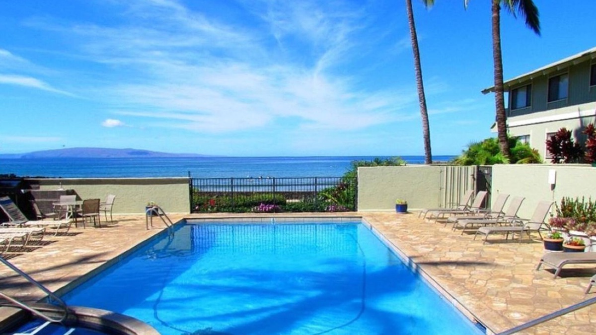 Kihei Condo | Top Floor Ocean Views + AC Walk to beaches, food & shopping. WIFI Parking
