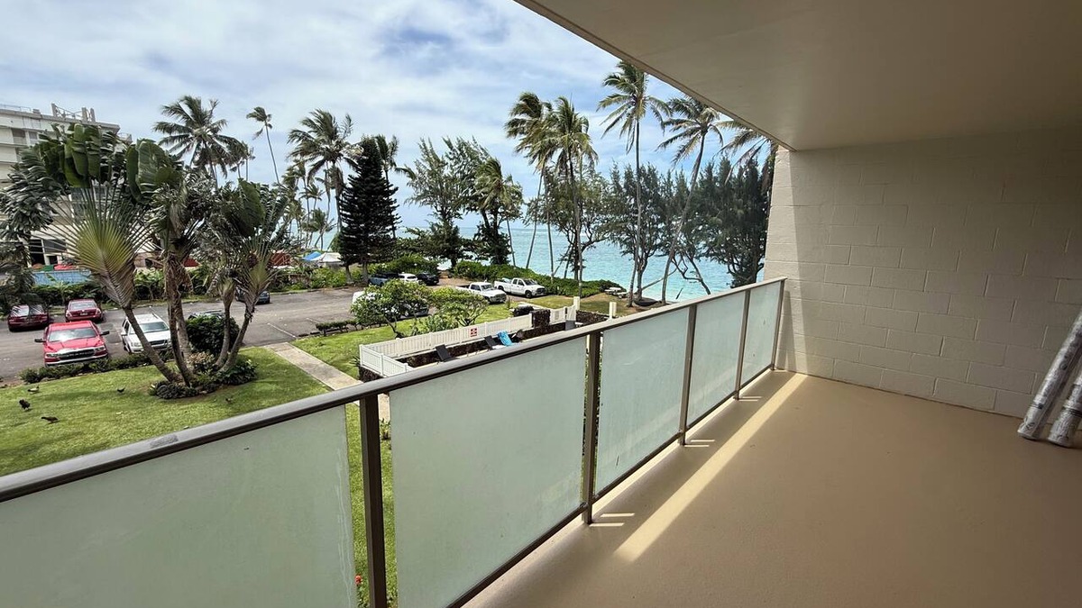 Punaluu Condo | Tranquil 1-bedroom condo on a sandy beach in Hauula