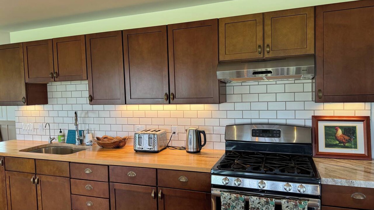 Kahuku Cottage | Tranquil 1-bedroom cottage across from the beach perfect for North Shore getaway