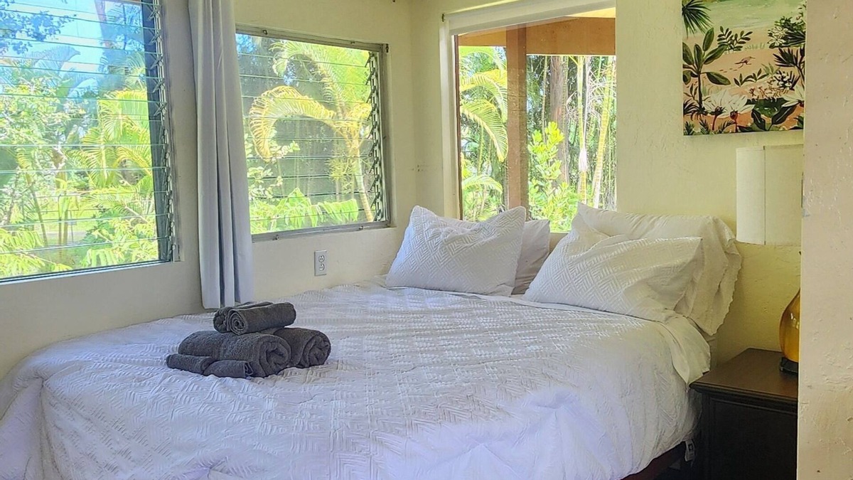 Keaau House | Tropical 4BR/3BA Retreat near Hilo w/Private Entrances & High-Speed Wi-Fi