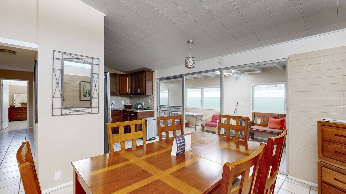 Portlock House | Tropical Escape with Lanai & Private Yard | Walk to Maunalua Bay Beach