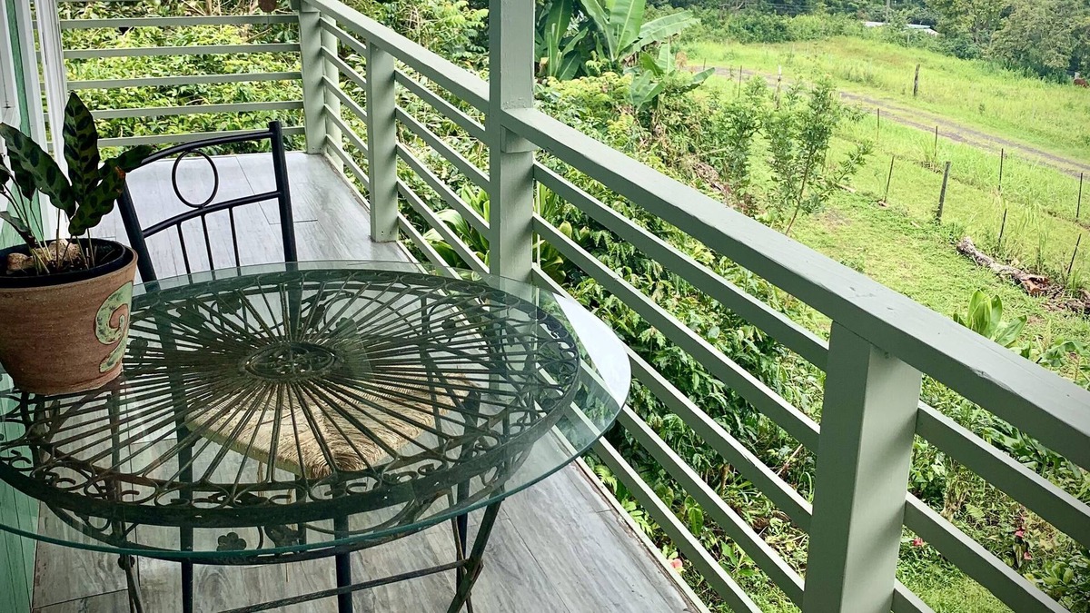 Kealakekua House | Tropical Fruit Farm Retreat