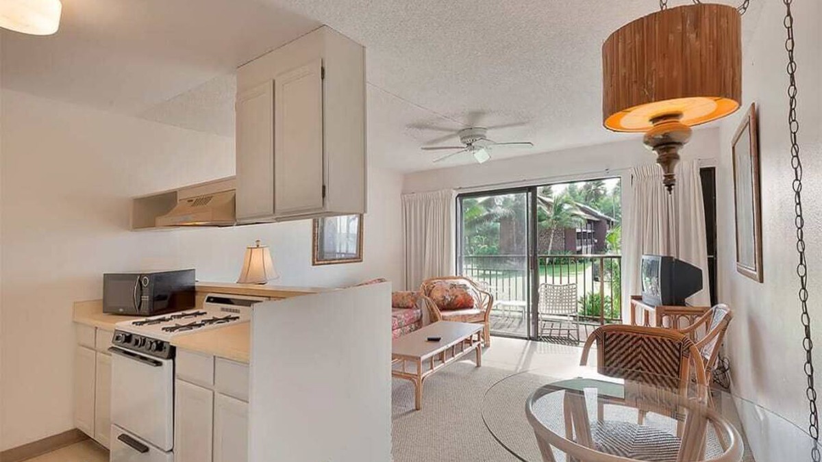 Kaunakakai Condo | Tropical Ocean View w/Lanai, WiFi, Cable TV-#212