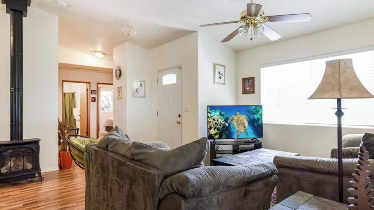Volcano House | Tropical Volcano Escape with Lanai, Yard & Washer/Dryer