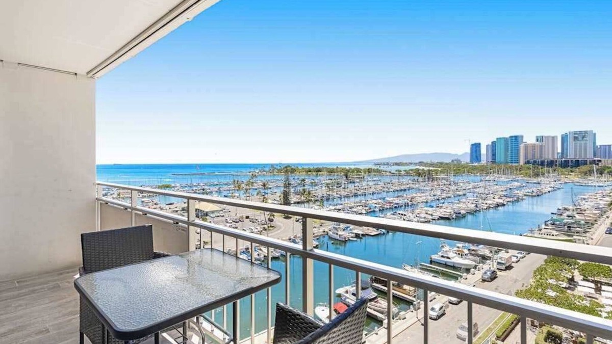 Waikiki Apartment | Tropical Waikiki Studio with Water Views & Shared Pools