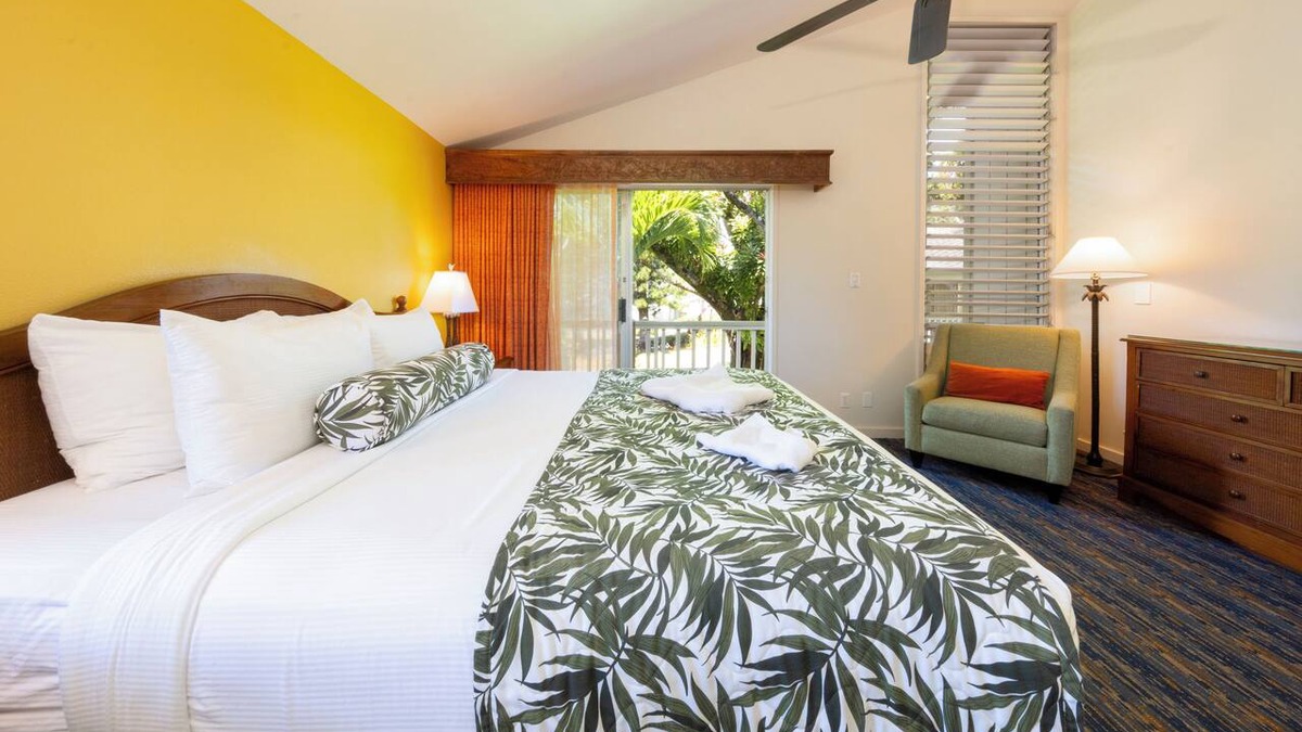 Princeville Hotel | Two 1BR Condos w/Pool & Jacuzzi + Lanai + Beach Gear