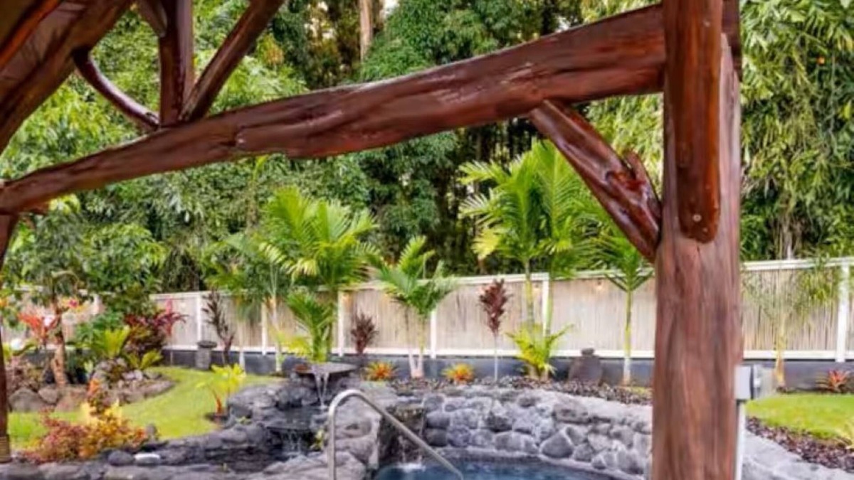 Pahoa House | Two houses for the price of one at beautiful orchid farm.