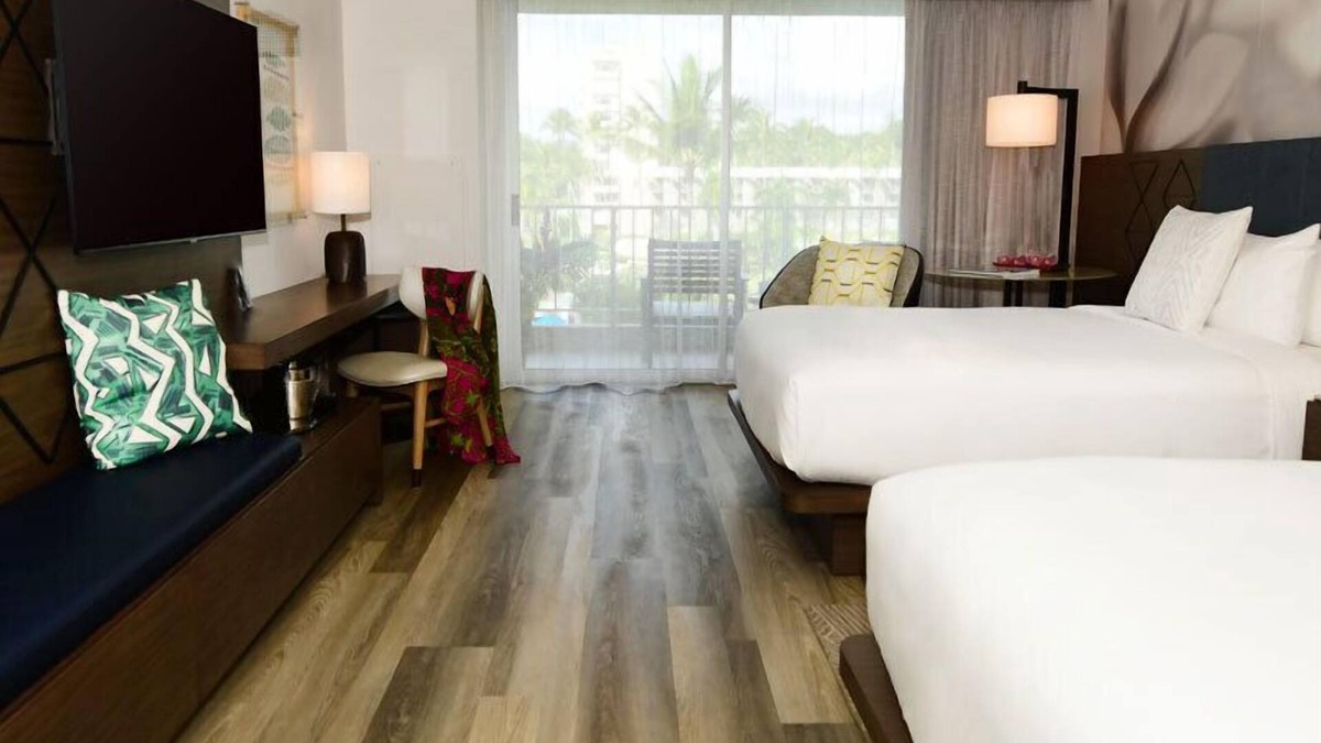 Lihue Hotel | Unforgettable Getaway on Kaua'i's Hidden Gem! Garden View Room w/Balcony! Pool!