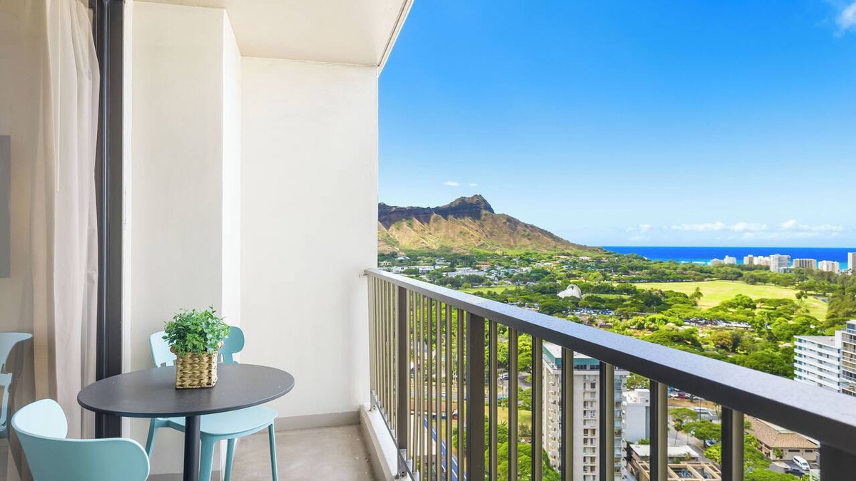 Waikiki Condo | Unforgettable Waikiki Getaway/Ocean & Diamond Head Views