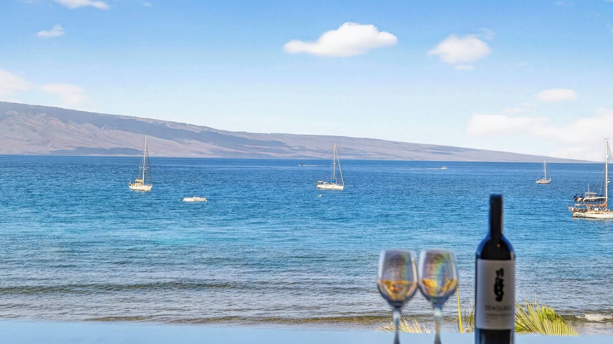 Historic Lahaina Front Street Condo | Unobstructed Ocean View Lahaina Roads. 4th floor Oceanfront Gem
