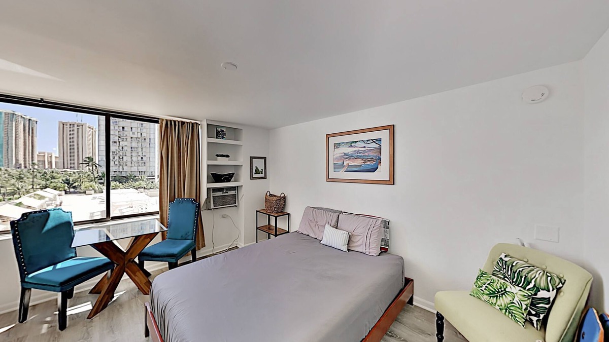 McCully - Moiliili Condo | Upbeat Hawaiian Monarch Studio | Pool + Gym