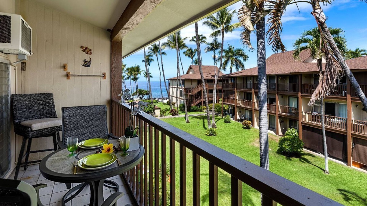 Kailua-Kona Condo | 🏖️Updated Top Floor | Ocean View | Pool!