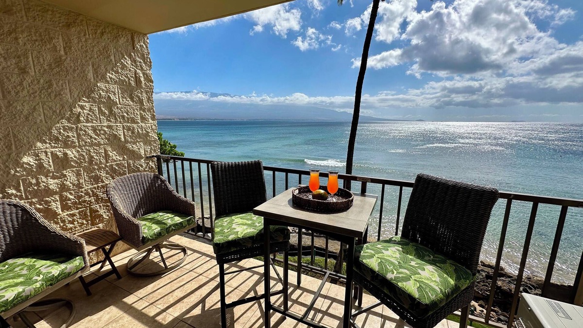 Maalaea Condo | Upscale Maui Oceanfront-Beachfront Condo, Lanai overlooking ocean with epic view