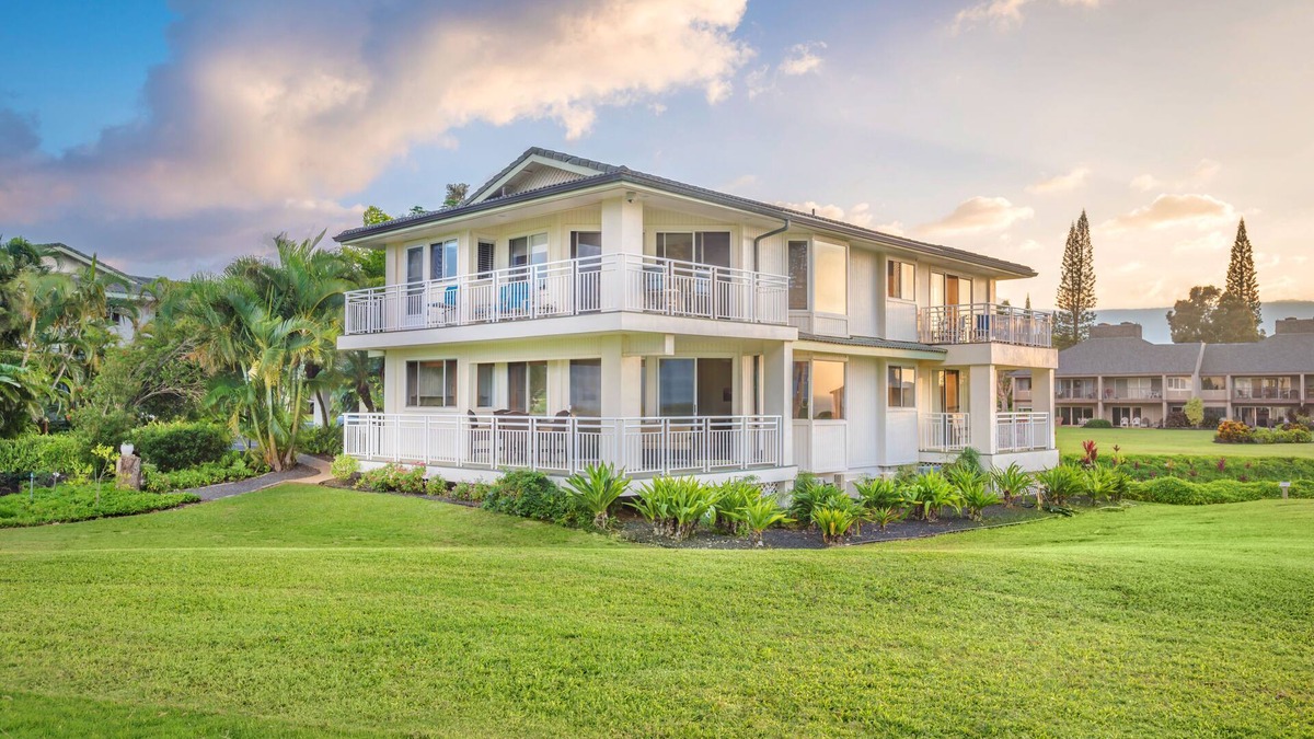 Princeville Condo | VIEWS VIEWS VIEWS with AC! Large Beautiful on Golf Course