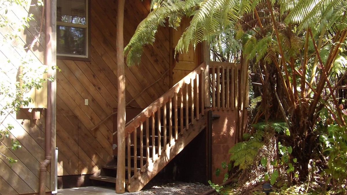 Volcano Hotel | Volcano Hale