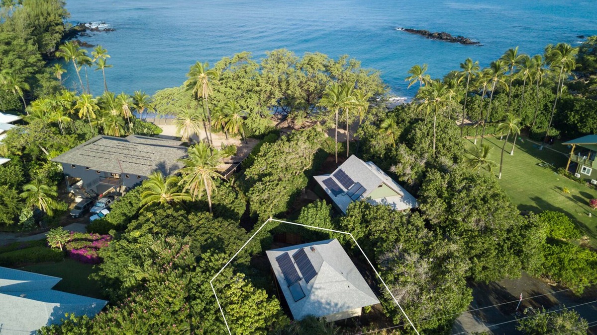 Puako Cottage | Waialea Bay Beachfront Home with AC