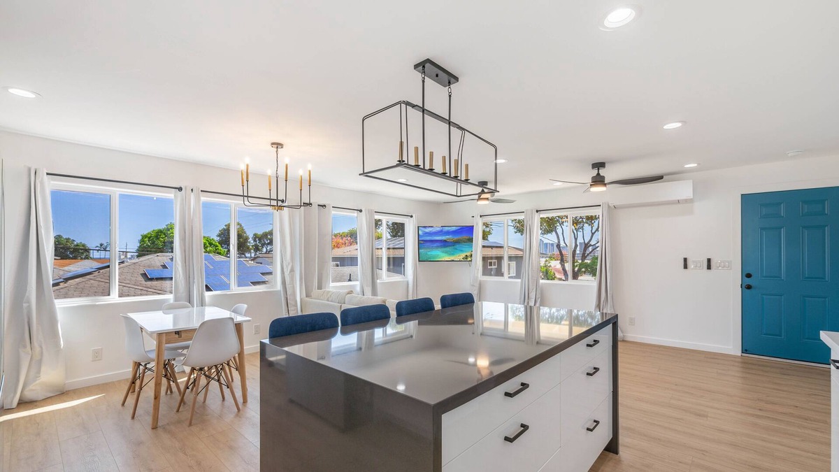 Kaimuki House | Waikiki and Diamond Head Views with Modern 3Bed/2Bath
