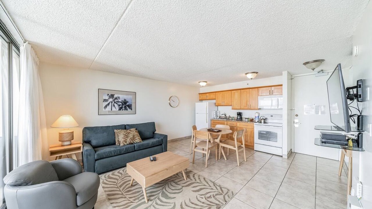 Waikiki Condo | Waikiki Banyan Condo With Panoramic 37th Floor Ocean Views