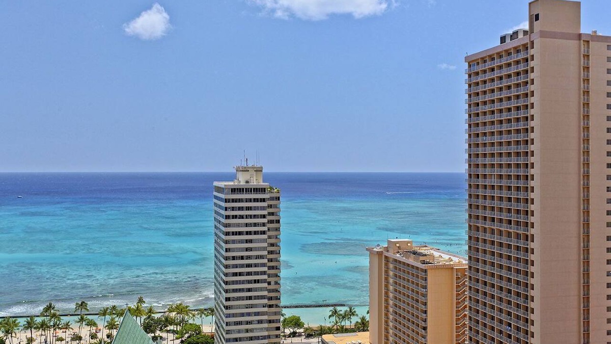 Waikiki Condo | Waikiki Beach - Ocean Views, FREE Parking, Beach Gear plus lots of extras!