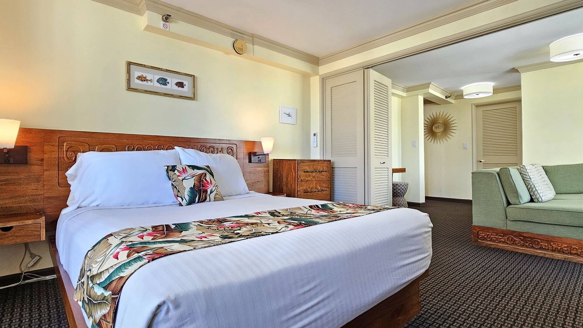 Waikiki Apartment | Waikiki Comfort for 4 Guests with Pool & Hot-tub