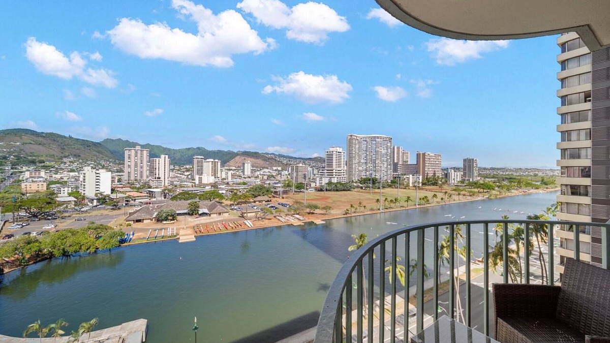 Waikiki Apartment | Waikiki Golden Holiday/Free Parking/Beach Supply