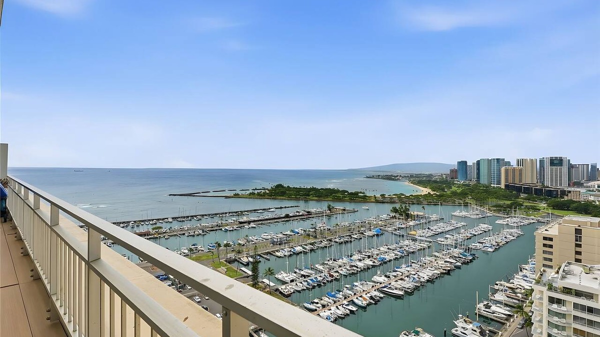 Waikiki Condo | Waikiki, Ilikai, Spacious 4 BR, Oceanfront, Sleeps 12