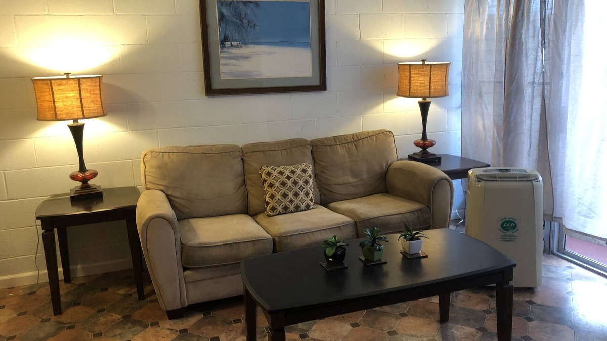 Waikiki House | ~Waikiki~ LOWEST RATES IN AREA ~ 2 Bedroom ~ Fully Furn ~ Blocks to Beach ~