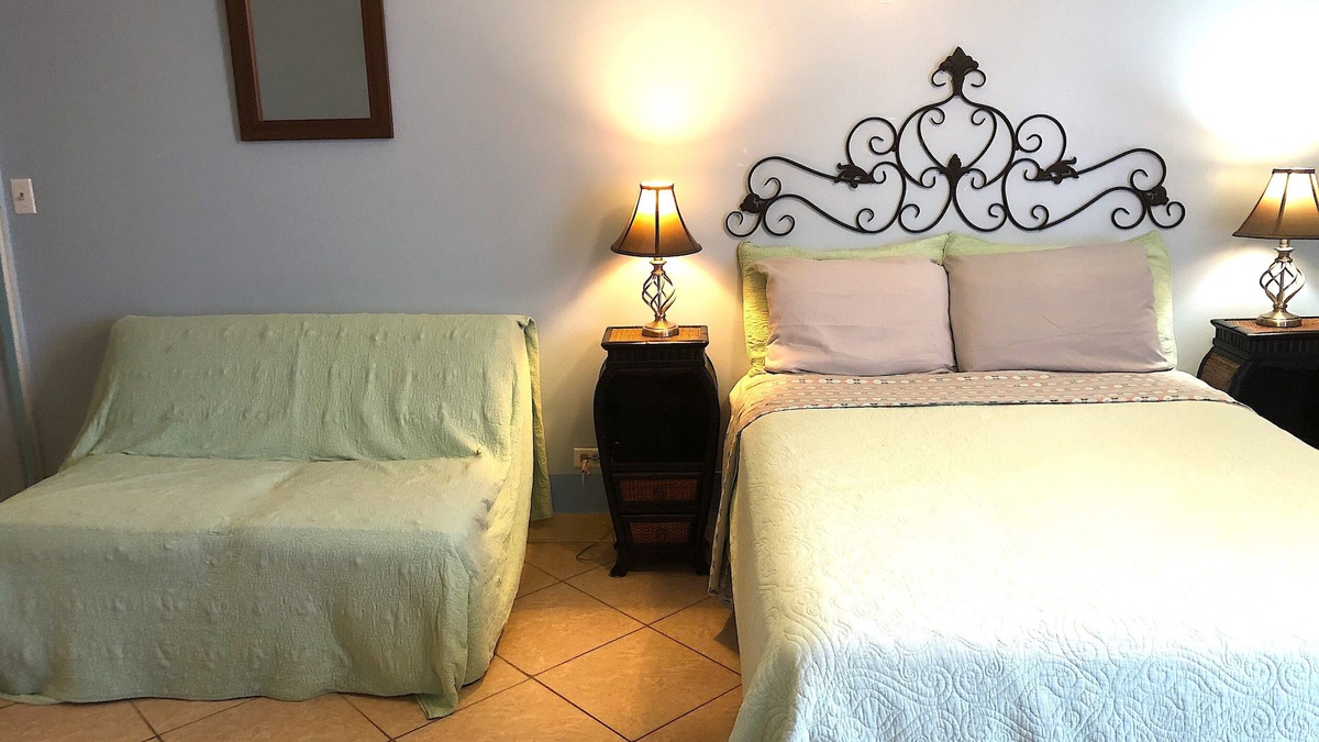Waikiki Apartment | ~Waikiki~ LOWEST RATES IN AREA ~ Studio ~ Fully Furn ~ Blocks to Beach ~
