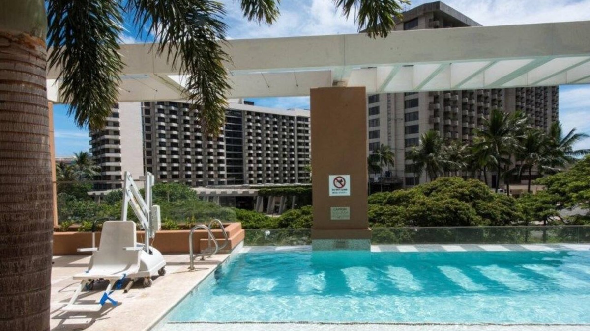 Waikiki Resort | Waikiki | Oceanview Luxe Stay | Resort Pool & Beach