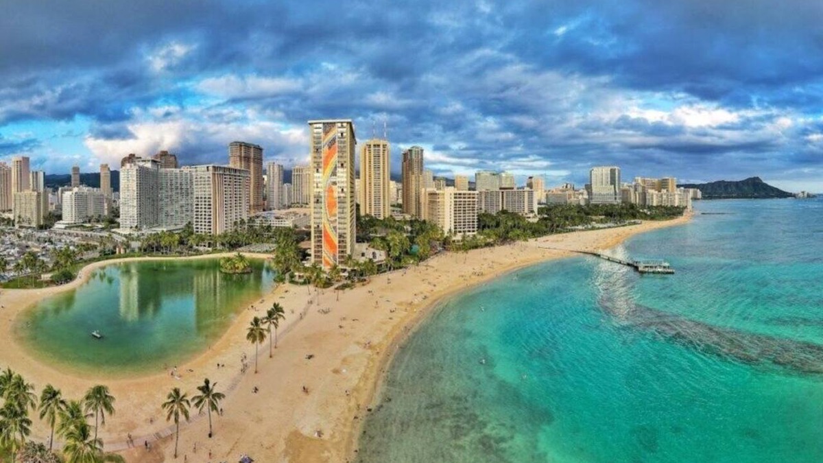 Waikiki Resort | Waikiki | Resort Lagoon Stay | Pools & Beach Access