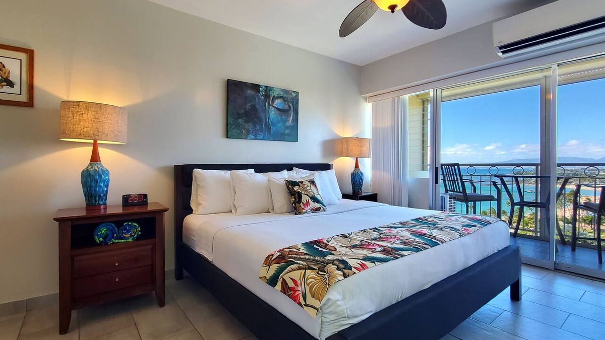 Waikiki Apartment | Waikiki Shore - Beachfront