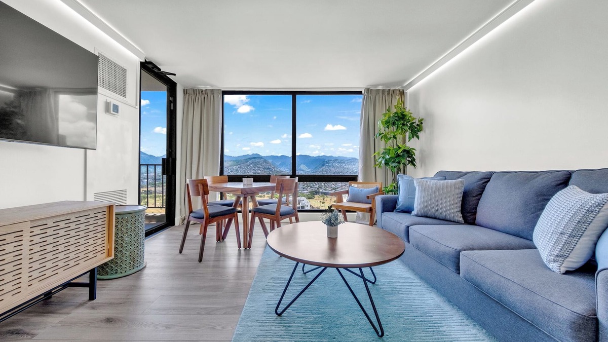 Waikiki Hotel | Waikiki Sunset Hotel remodeled unit with a magnificent view of the Koʻolau Range
