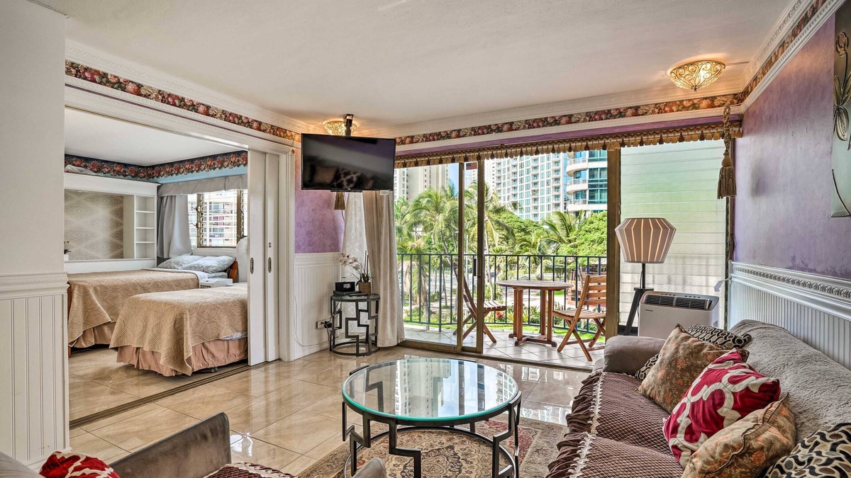 McCully - Moiliili Condo | Waikiki: Walking Distance 30 Night Minimum